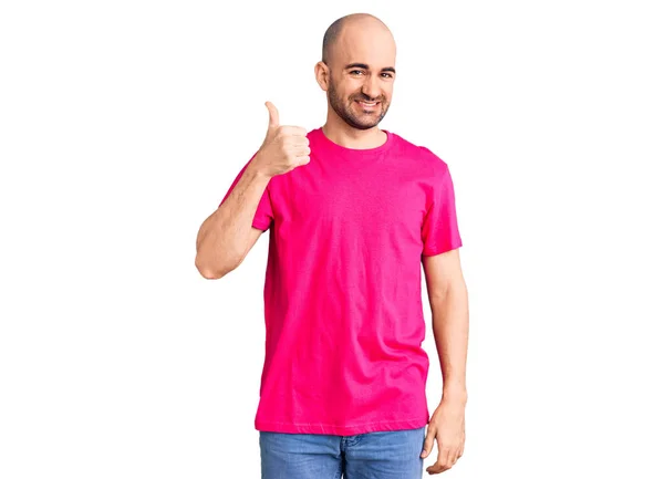 Homem Bonito Jovem Vestindo Shirt Casual Fazendo Polegares Felizes Até — Fotografia de Stock