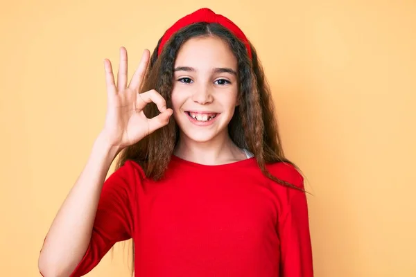 Linda Niña Hispana Vistiendo Ropa Casual Diadema Sonriendo Positiva Haciendo — Foto de Stock