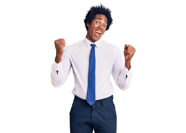 Hombre Afroamericano Guapo Con Pelo Afro Usando Ropa Negocios Gritando —  Fotos de Stock