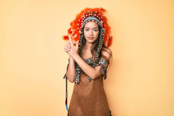 Young Beautiful Latin Girl Wearing Indian Costume Holding Symbolic Gun — Stock Photo, Image