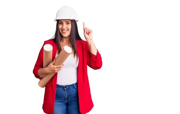 Jong Mooi Brunette Vrouw Dragen Hardhat Holding Architect Blauwdruk Verrast — Stockfoto