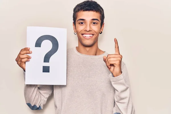 Young African Amercian Man Holding Question Mark Smiling Idea Question — Stock Photo, Image