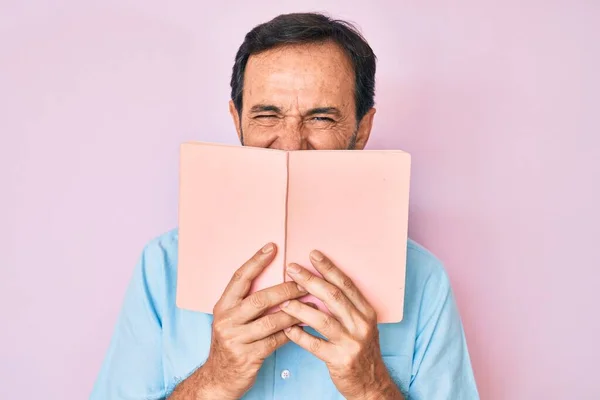 Hombre Hispano Mediana Edad Leyendo Libro Sacando Lengua Feliz Con — Foto de Stock