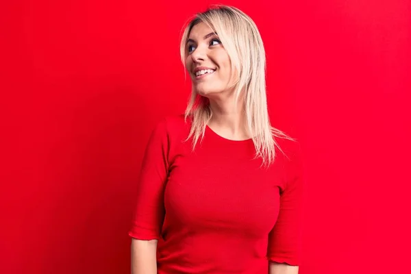 Young Beautiful Blonde Woman Wearing Casual Red Shirt Standing Isolated — Stock Photo, Image