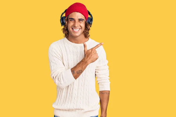 Young Hispanic Man Listening Music Using Headphones Cheerful Smile Face — Stock Photo, Image