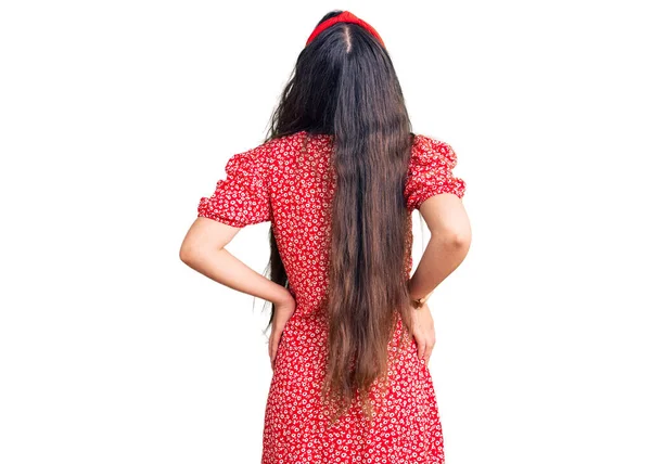 Brunette Teenager Girl Wearing Summer Dress Standing Backwards Looking Away — Stock Photo, Image