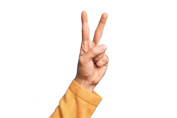 孤立した白い背景の上に指を示す白人青年の手数字2 2指を示しています 勝利と勝者のシンボルをジェスチャー — ストック写真
