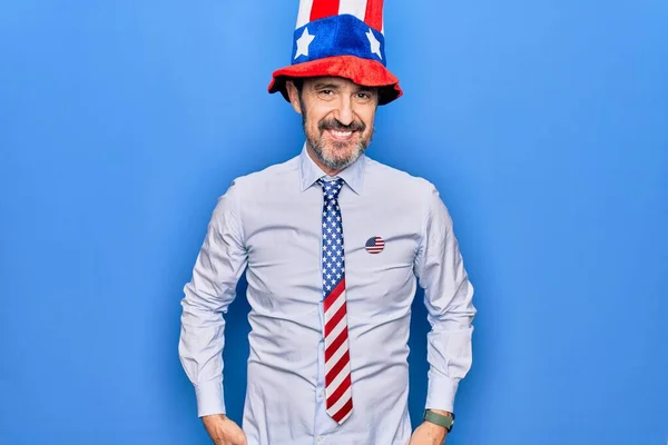 Medelålders Stilig Patriotisk Man Bär Usa Hatt Och Slips Över — Stockfoto