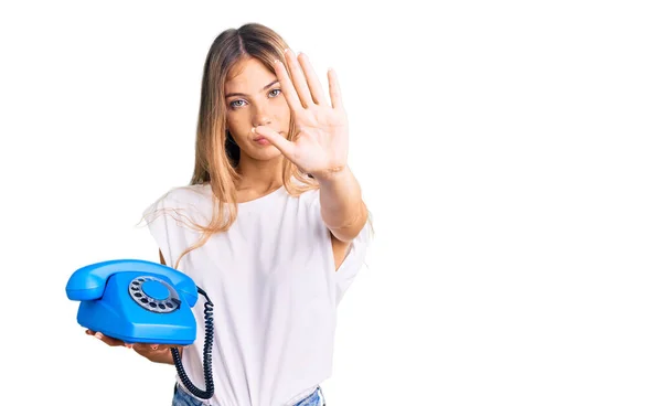 Beautiful Caucasian Woman Blonde Hair Holding Vintage Telephone Open Hand — Stock Photo, Image