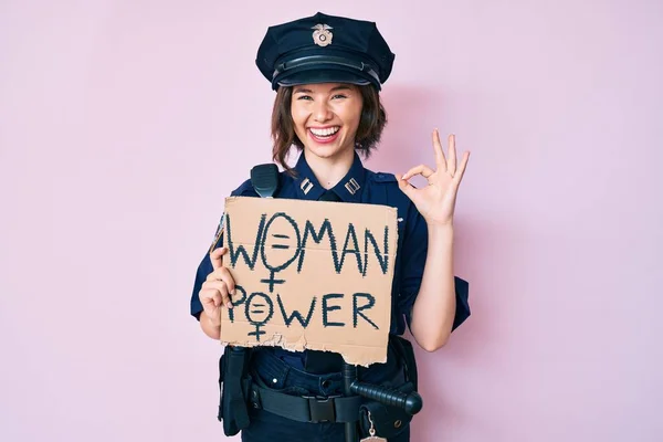 Joven Hermosa Chica Vistiendo Uniforme Policía Sosteniendo Bandera Poder Mujer — Foto de Stock