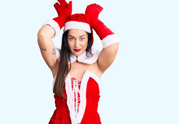 Joven Hermosa Mujer Caucásica Vistiendo Traje Santa Claus Haciendo Gesto — Foto de Stock