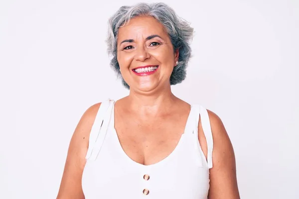 Senior Hispanic Kvinna Bär Casual Kläder Ser Positiv Och Glad — Stockfoto