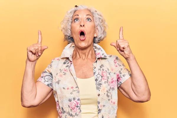 Senior Grey Haired Woman Wearing Casual Clothes Amazed Surprised Looking — Stock Photo, Image
