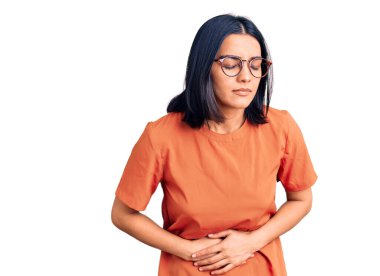 Genç, güzel, latin bir kadın, elleri karnında gündelik kıyafetler giyiyor. Çünkü hazımsızlık, acı verici bir hastalık, kendini iyi hissetmiyor. Ağrı kavramı. 