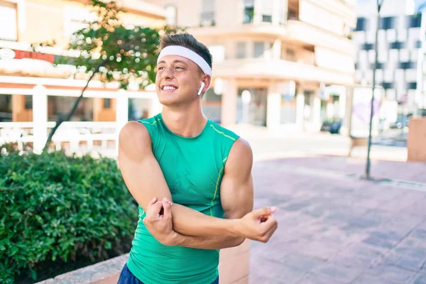 Young Hispanic Sportsman Using Earphones Stretching Street City — Stock Photo, Image