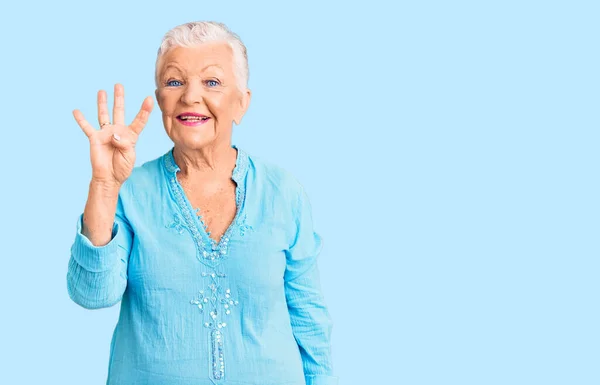 Mulher Bonita Sênior Com Olhos Azuis Cabelos Grisalhos Usando Vestido — Fotografia de Stock