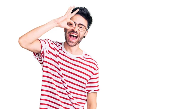 Young Hispanic Man Wearing Casual Clothes Doing Gesture Hand Smiling — Stock Photo, Image