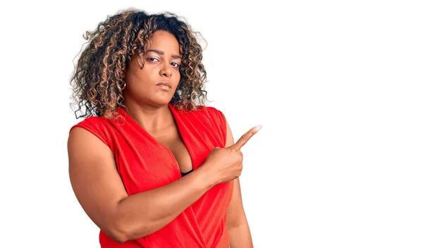 Young African American Size Woman Wearing Casual Style Sleeveless Shirt — Stock Photo, Image
