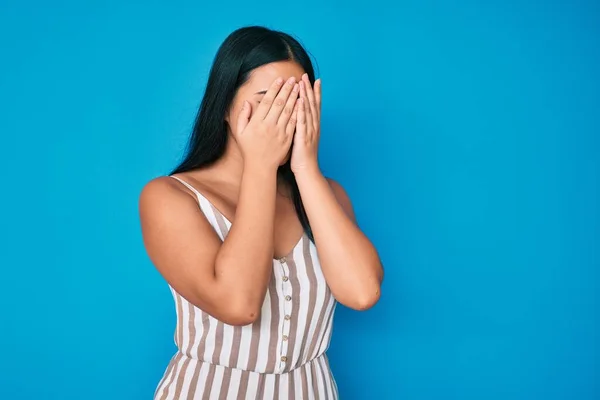 Jovem Bela Menina Asiática Vestindo Roupas Casuais Com Expressão Triste — Fotografia de Stock