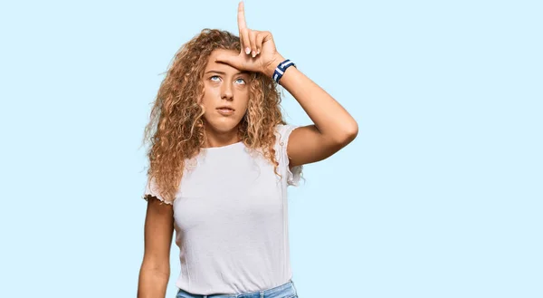 Mooi Kaukasisch Tiener Meisje Dragen Casual Wit Tshirt Maken Van — Stockfoto