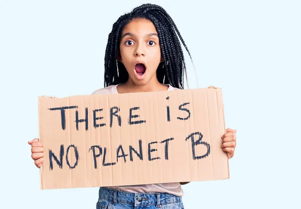 Aranyos Afro Amerikai Lány Gazdaság Nincs Bolygó Banner Rémült Csodálkozott — Stock Fotó