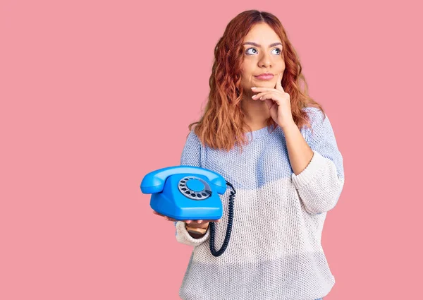 Young Latin Woman Holding Vintage Telephone Serious Face Thinking Question — Stock Photo, Image