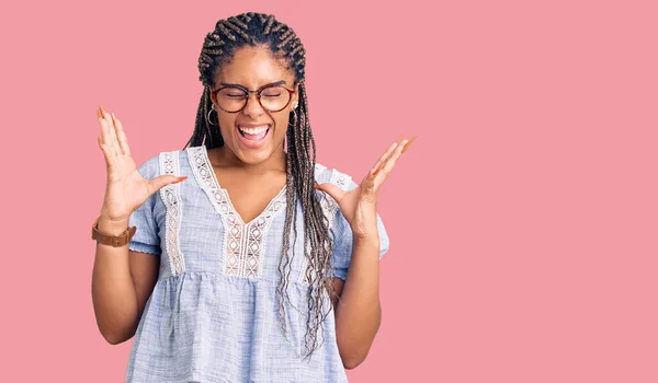 Young African American Woman Braids Wearing Casual Summer Clothes Glasses — Stock Photo, Image