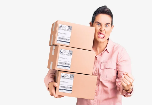 Young Woman Short Hair Holding Delivery Package Annoyed Frustrated Shouting — Stock Photo, Image
