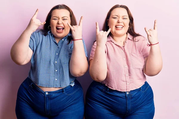 Young Size Twins Wearing Casual Clothes Shouting Crazy Expression Doing — Stock Photo, Image