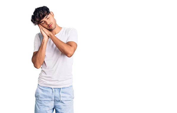 Jonge Latijns Amerikaanse Man Draagt Casual Kleding Slapen Moe Dromen — Stockfoto