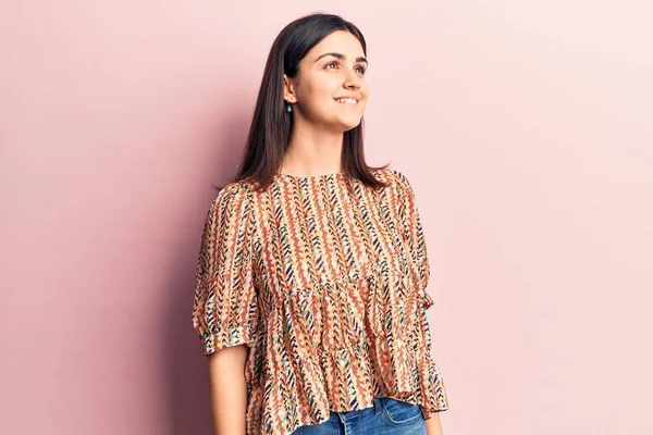 Young Beautiful Girl Wearing Casual Shirt Looking Side Relax Profile — Stock Photo, Image