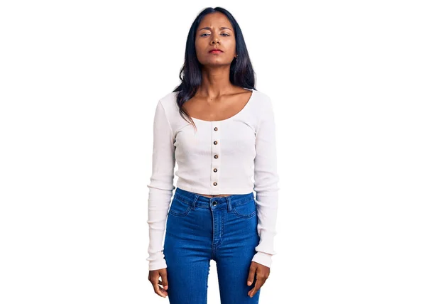 Jeune Fille Indienne Portant Des Vêtements Décontractés Sceptiques Nerveux Fronçant — Photo