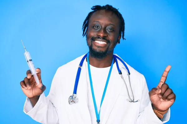 Jeune Homme Afro Américain Avec Des Tresses Portant Stéthoscope Médecin — Photo