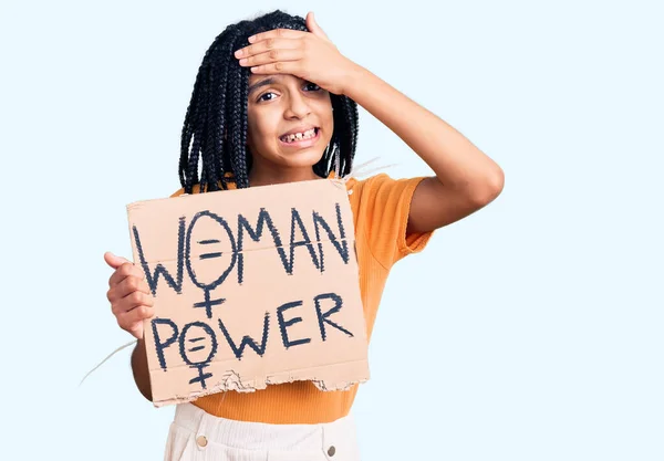 Menina Afro Americana Bonito Segurando Banner Poder Mulher Estressado Frustrado — Fotografia de Stock