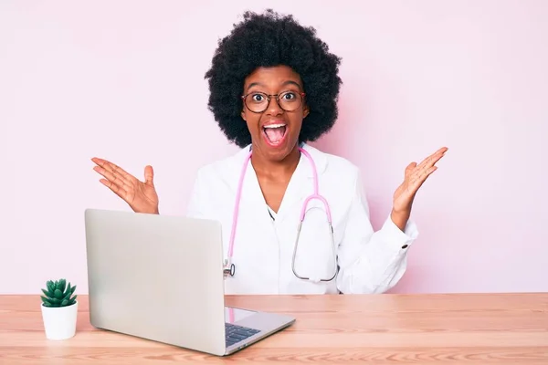 Young African American Woman Wearing Doctor Stethoscope Working Using Computer — Stock Photo, Image