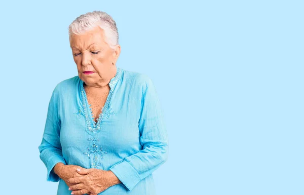 Senioren Mooie Vrouw Met Blauwe Ogen Grijs Haar Dragen Zomerjurk — Stockfoto