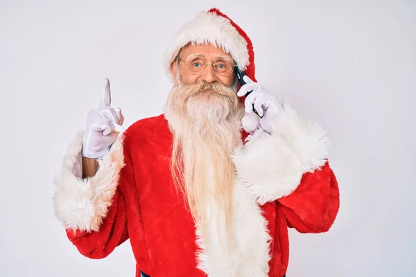 Alter Älterer Herr Weihnachtsmann Kostüm Der Telefon Mit Einer Idee — Stockfoto