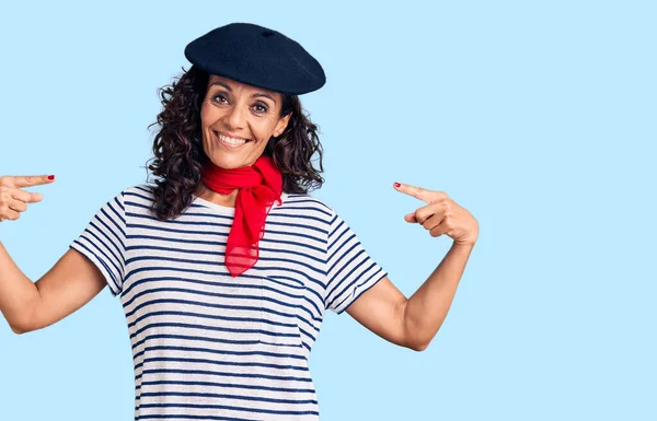 Medioevo Bella Donna Con Berretto Francese Sciarpa Guardando Fiducioso Con — Foto Stock