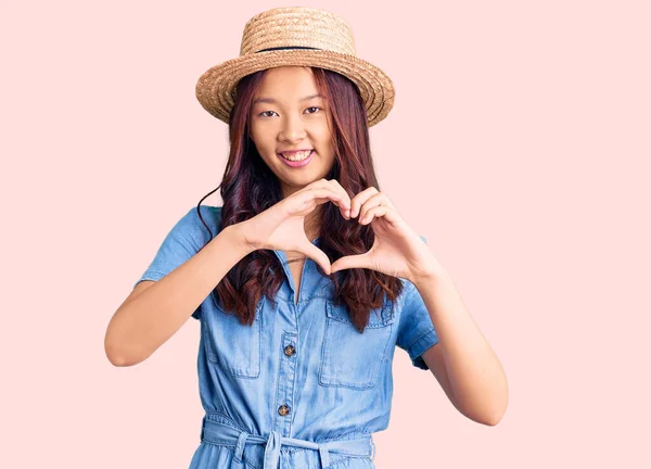 Joven Hermosa Chica China Con Sombrero Verano Sonriendo Amor Haciendo — Foto de Stock