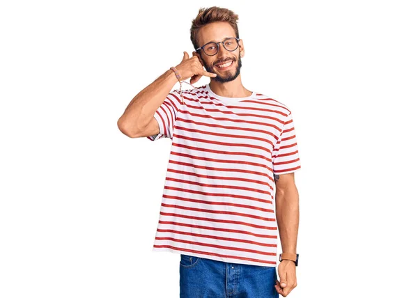 Bell Uomo Biondo Con Barba Che Indossa Abiti Casual Occhiali — Foto Stock