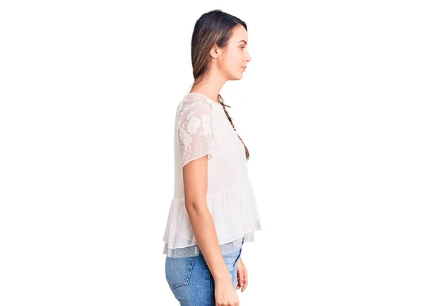 Joven Hermosa Chica Con Camiseta Casual Mirando Lado Pose Perfil — Foto de Stock