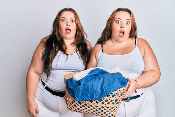 Size Caucasian Sisters Woman Holding Laundry Basket Afraid Shocked Surprise — Stock Photo, Image