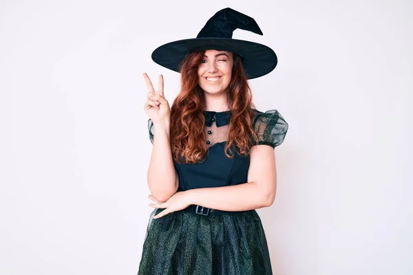 Jovem Mulher Bonita Vestindo Bruxa Halloween Traje Sorrindo Com Rosto — Fotografia de Stock