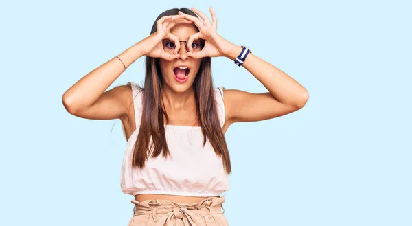 Young Hispanic Woman Wearing Casual Clothes Glasses Doing Gesture Binoculars — Stock Photo, Image