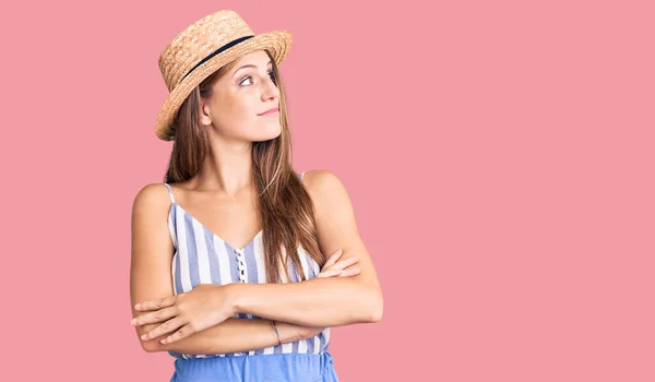 Young Beautiful Blonde Woman Wearing Summer Hat Looking Side Arms — Stock Photo, Image