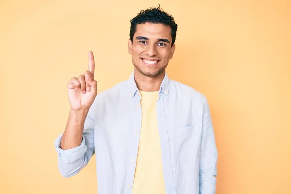 Young Handsome Hispanic Man Standing Yellow Background Smiling Idea Question — Stock Photo, Image