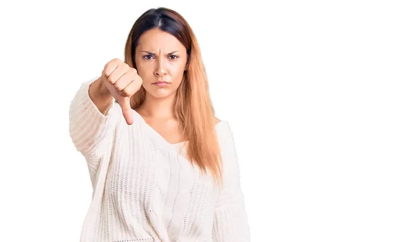 Schöne Junge Frau Lässiger Kleidung Sieht Unglücklich Und Wütend Aus — Stockfoto