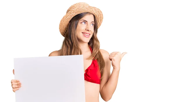 Beautiful Caucasian Young Woman Wearing Bikini Holding Blank Empty Banner — Stock Photo, Image