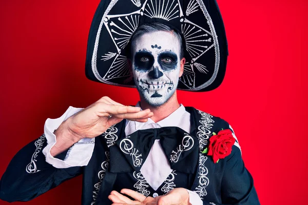 Jeune Homme Portant Jour Mexicain Costume Mort Sur Geste Rouge — Photo