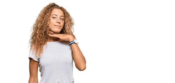 Mooi Blank Tiener Meisje Dragen Casual Wit Tshirt Snijden Keel — Stockfoto